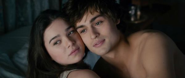 Hailee Steinfeld and Douglas Booth in 'Romeo & Juliet'